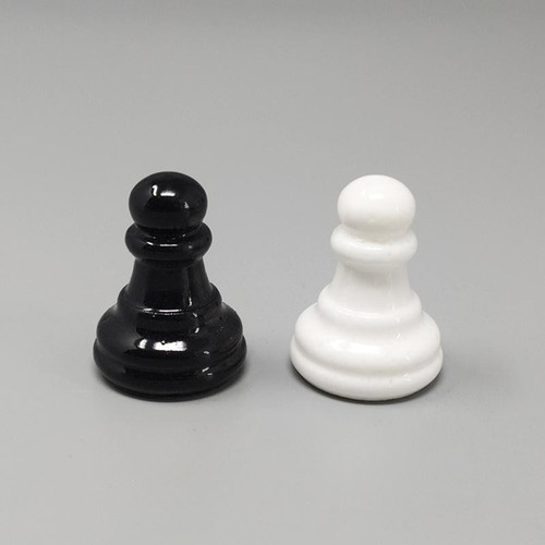 1970 Beautiful handmade Volterra alabaster black and white chess set. Made in Italy