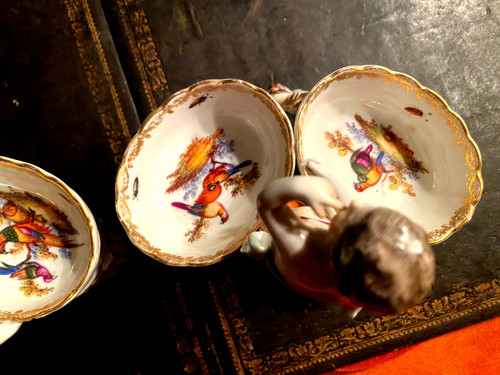 Very beautiful pair of 18th century Berlin porcelain salt cellars with decorated cherubs and double buckets