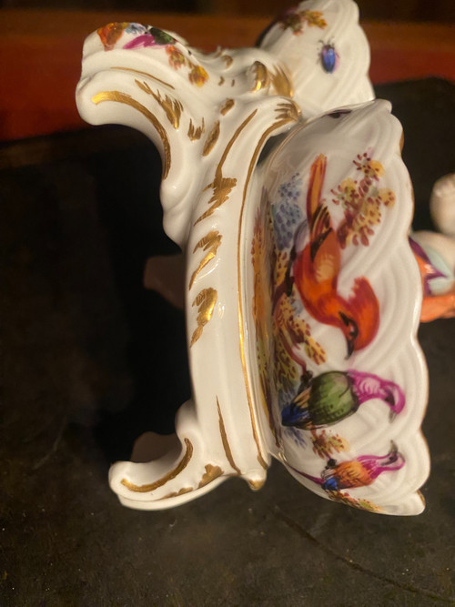 Very beautiful pair of 18th century Berlin porcelain salt cellars with decorated cherubs and double buckets