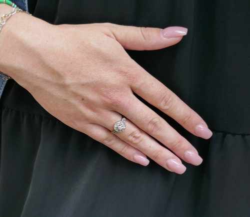 Bague Ancienne Marguerite Sertie d'Un Diamant Taille Ancienne Et Diamants Taille Rose.