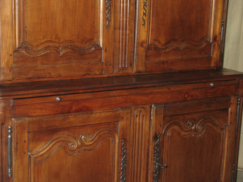 Zweiteiliges Charentes-Sideboard aus massivem Kirschholz, Ende des 18. Jahrhunderts, im Louis-XV-Stil