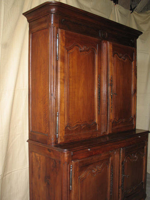 Zweiteiliges Charentes-Sideboard aus massivem Kirschholz, Ende des 18. Jahrhunderts, im Louis-XV-Stil