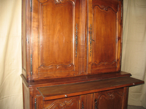 Zweiteiliges Charentes-Sideboard aus massivem Kirschholz, Ende des 18. Jahrhunderts, im Louis-XV-Stil