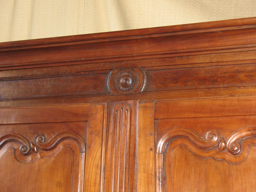 Zweiteiliges Charentes-Sideboard aus massivem Kirschholz, Ende des 18. Jahrhunderts, im Louis-XV-Stil