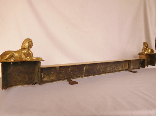 Empire period Gilded Bronze Sphinx Mantel Bar, Variant Modèle De Fontainebleau