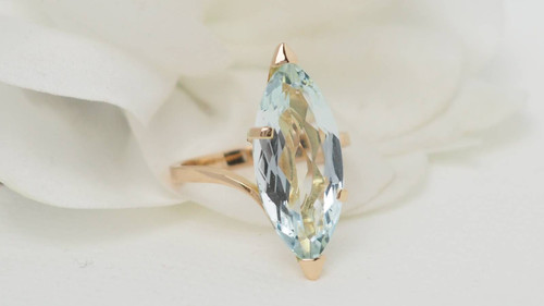 Vintage ring in yellow gold and aquamarine