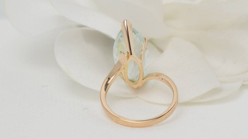 Vintage ring in yellow gold and aquamarine