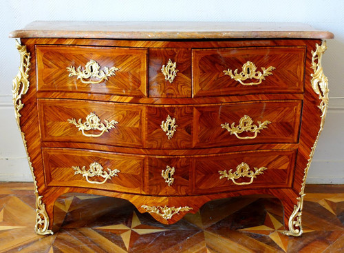 Jb Hedouin: Louis XV period Chest of Drawers In Rosewood, circa 1750 - Stamped