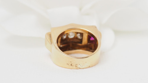 Tank ring in yellow gold and diamonds