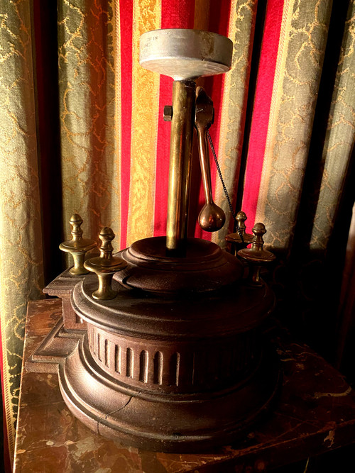 Important 19th century polished bronze and carved oak table call bell for assembly, court or palace or Grand Restaurant.