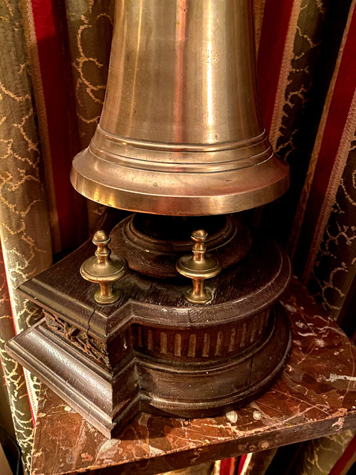 Important 19th century polished bronze and carved oak table call bell for assembly, court or palace or Grand Restaurant.