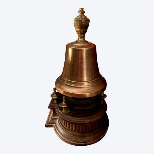 Important 19th century polished bronze and carved oak table call bell for assembly, court or palace or Grand Restaurant.