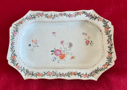 Ravissante terrine en porcelaine de la Compagnie des Indes, famille Rose d'époque Qianlong vers 1760