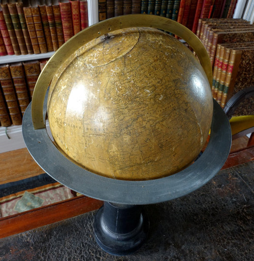 Globe Terrestre Sur Socle En Bois Noirci Et Laiton - époque 1850