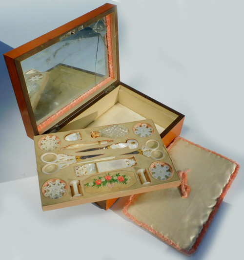 Coffret Nécessaire De Couture Nacre ciseaux  Restauration Palais Royal