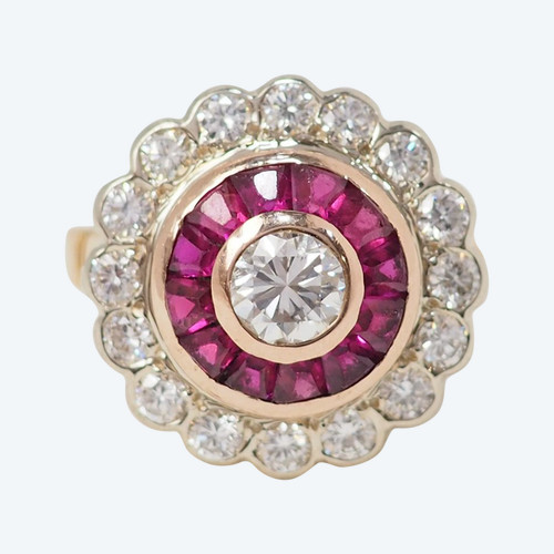 Surrounding ring in yellow gold, rubies and diamonds