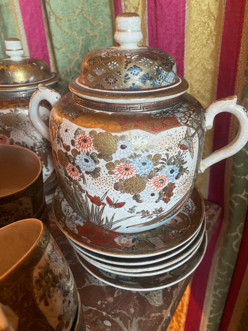 Rare six-cup coffee service set "Satsuma" Japan 19th century richly decorated with scenes and flowers on enameled earth