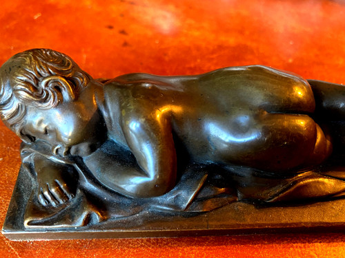 Very fine bronze patina medal of a "Putto", nude sleeping on a sheet from the 19th century