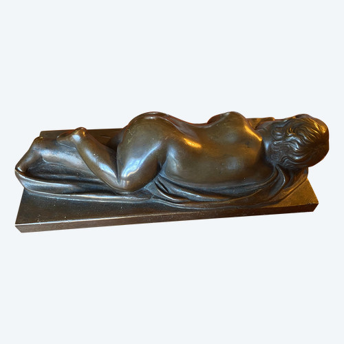 Very fine bronze patina medal of a "Putto", nude sleeping on a sheet from the 19th century