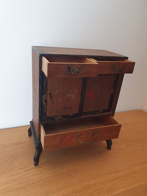 Japon , Petit Cabinet , Bois Et Laque , Début XX°.