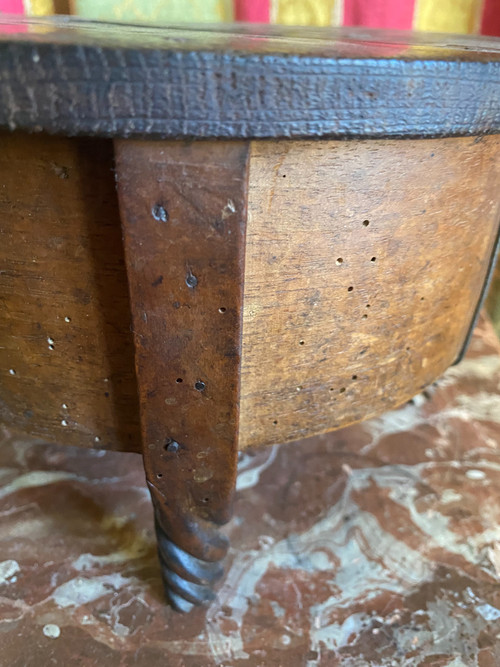 Popular art that this round foot heater box in walnut (feet) and sycamore (tray) twisted work of the feet