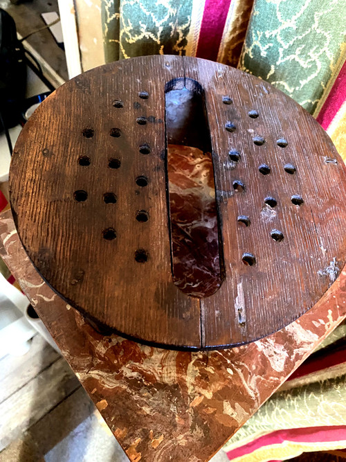 Popular art that this round foot heater box in walnut (feet) and sycamore (tray) twisted work of the feet