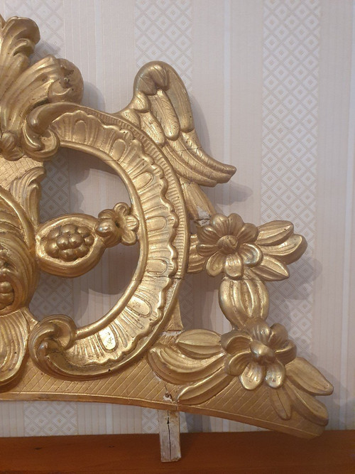 Beaucaire Mirror Pediment, Wood And Golden Stucco, 18th Century.