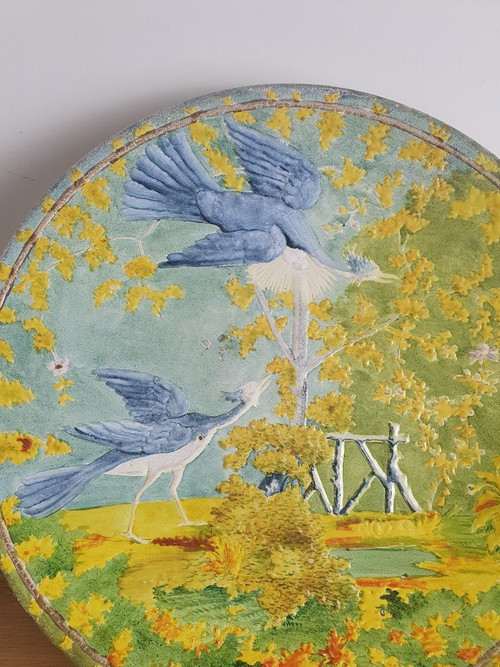 Piatto decorativo, coppia di aironi cenerini, ceramica smaltata, Art Nouveau, inizio XX°.