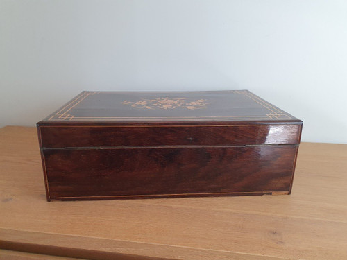 Coffret à Châle , Palissandre Et Bois Clair , Charles X, XIX°.