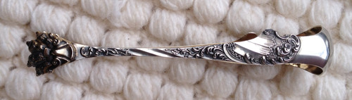 Lovely little sugar tongs in solid silver with neck brace hallmark