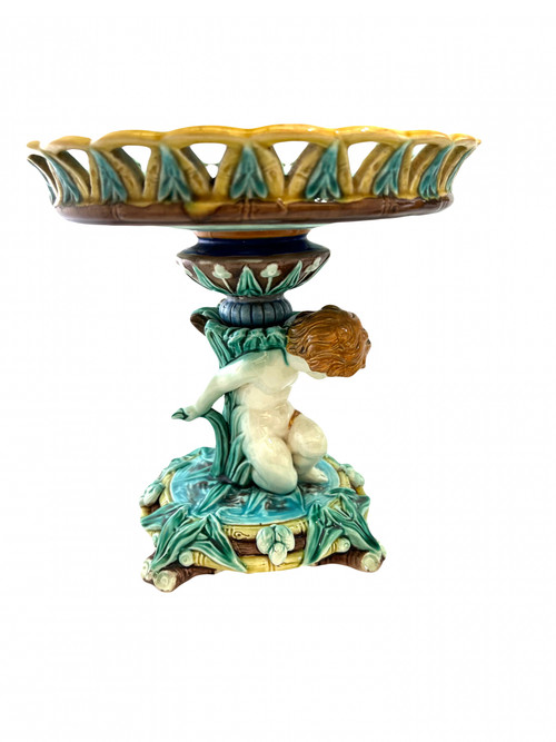 Slush centerpiece decorated with putti in Wedgwood earthenware