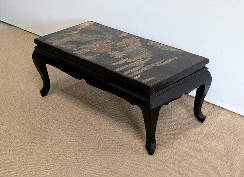 Small Asian Coffee Table with black lacquer – Early 20th century