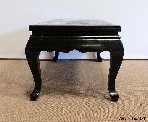 Small Asian Coffee Table with black lacquer – Early 20th century