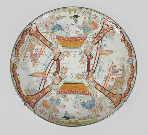 Important Japanese Porcelain Dish, Meiji era – 2nd part 19th century