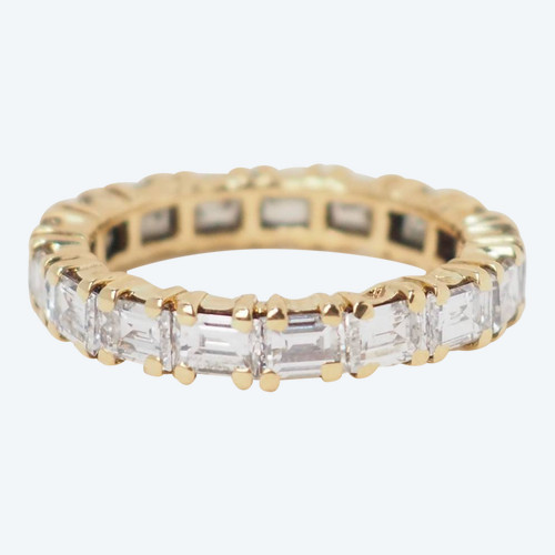 Full circle wedding ring in yellow gold and diamonds