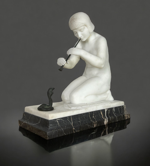 SCULTURA "GUGLIELMO PUGI" IN MARMO BIANCO ART DÉCO (INCANTATORE DI SERPENTI)