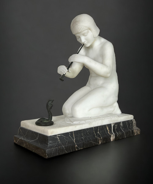 SCULTURA "GUGLIELMO PUGI" IN MARMO BIANCO ART DÉCO (INCANTATORE DI SERPENTI)