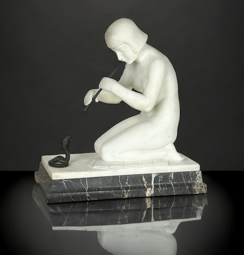 SCULTURA "GUGLIELMO PUGI" IN MARMO BIANCO ART DÉCO (INCANTATORE DI SERPENTI)