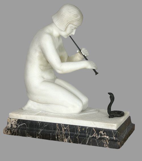 SCULTURA "GUGLIELMO PUGI" IN MARMO BIANCO ART DÉCO (INCANTATORE DI SERPENTI)