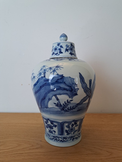 China , Covered pot , Porcelain White Blue , XX°.