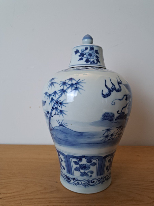 China , Covered pot , Porcelain White Blue , XX°.