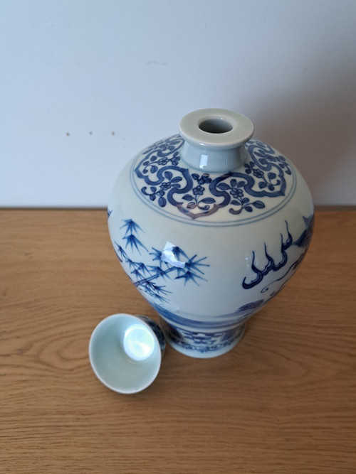 China , Covered pot , Porcelain White Blue , XX°.