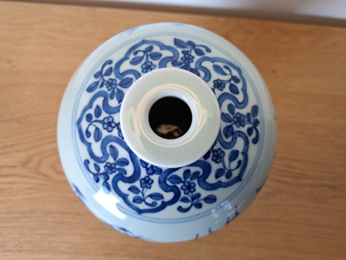 China , Covered pot , Porcelain White Blue , XX°.