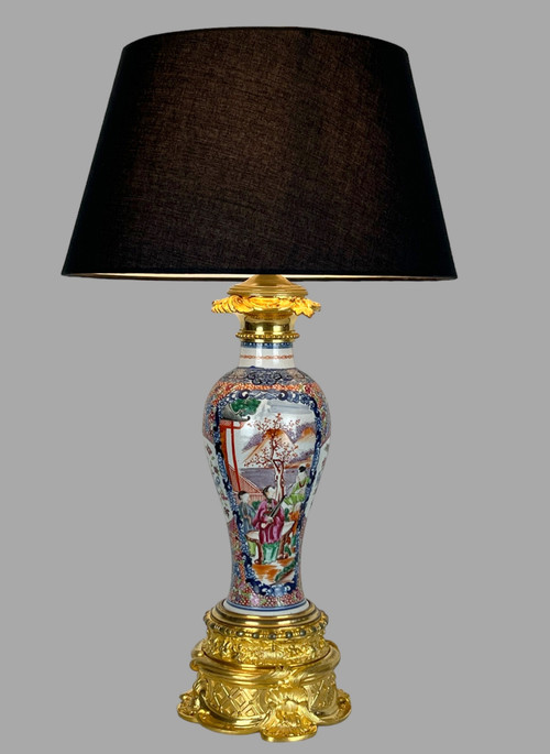 LAMPE CHINOISE EPOQUE 19eme EN PORCELAINE POLYCHROME ORNÉE DE BRONZE DORÉ