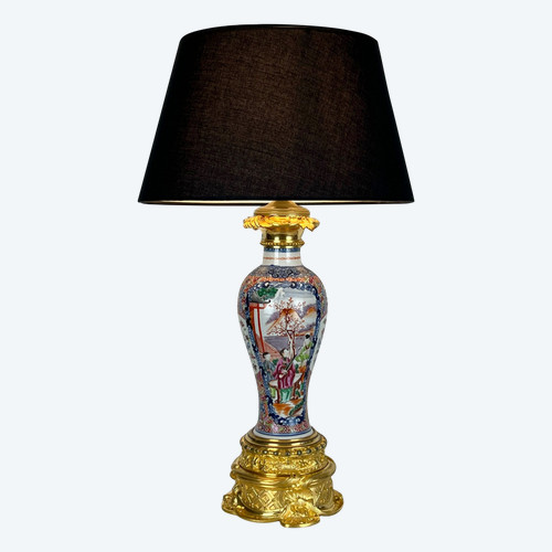 LAMPE CHINOISE EPOQUE 19eme EN PORCELAINE POLYCHROME ORNÉE DE BRONZE DORÉ