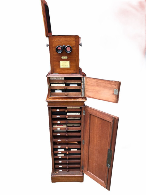 Taxiphote Stereoscopic Viewer With Mahogany Column