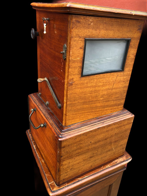 Taxiphote Stereoscopic Viewer With Mahogany Column