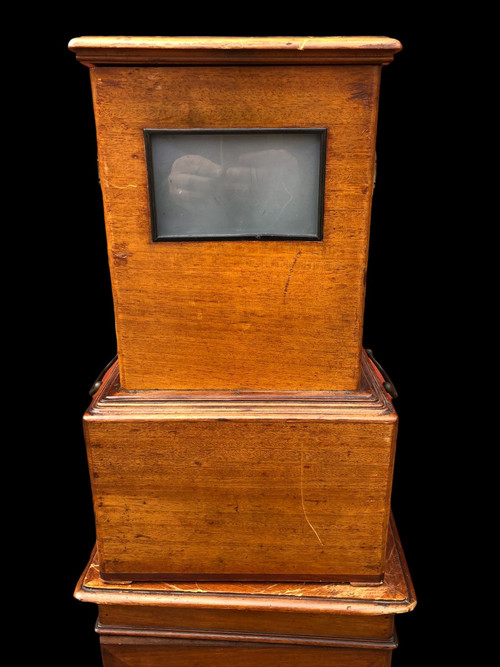 Taxiphote Stereoscopic Viewer With Mahogany Column