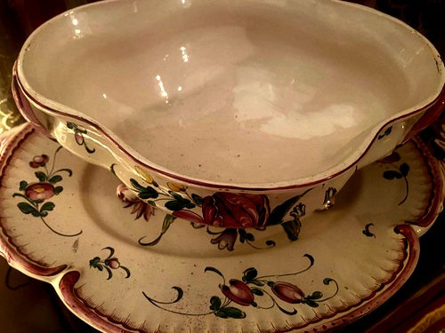 Beautiful large earthenware tureen decorated with flowers and its tray from Hannong 19th century with openwork lid in the Louis XV style.