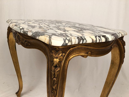 Petite table de style Louis XV en bois doré et plateau de marbre